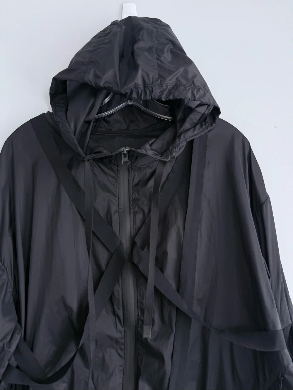 Alo Yoga Sway Jacket Black XL Strap Detail Shine Finish Streetwear Luxe Hooded